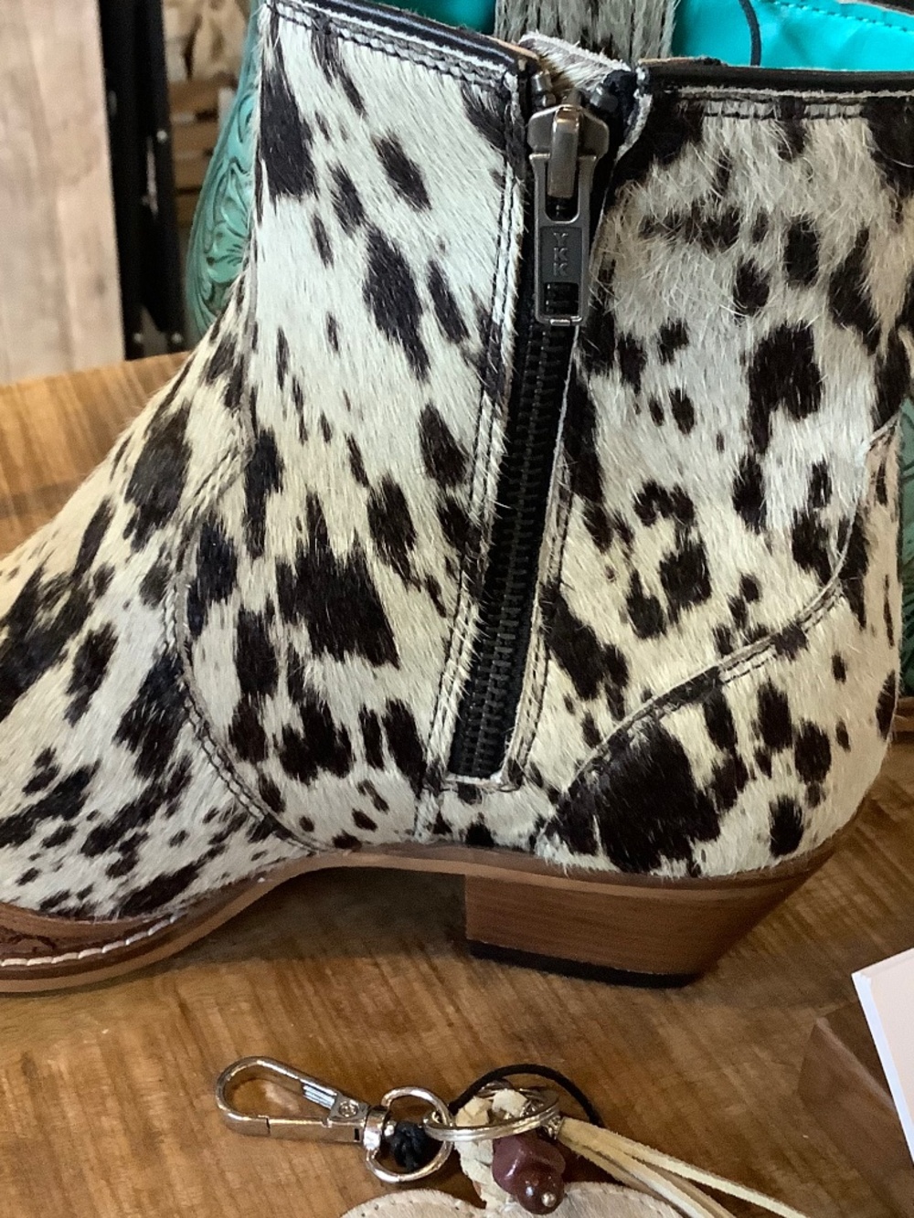 Western cowhide boot - Picture 3 of 9